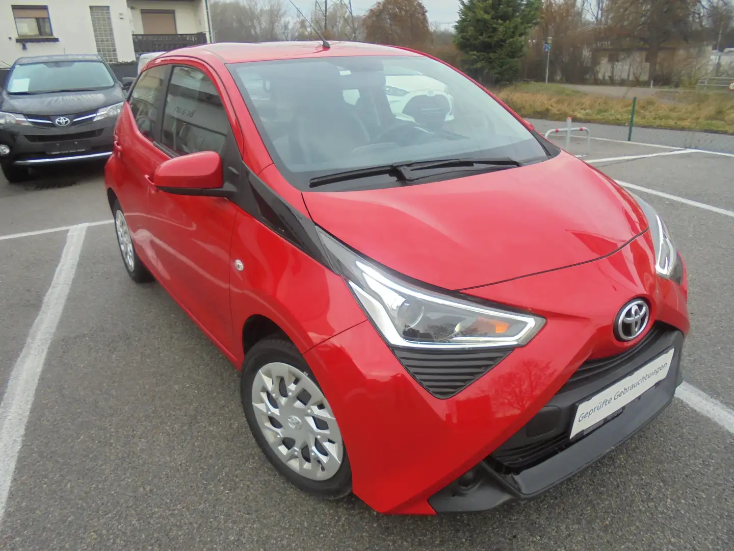 Toyota Aygo X -play Rot - 1