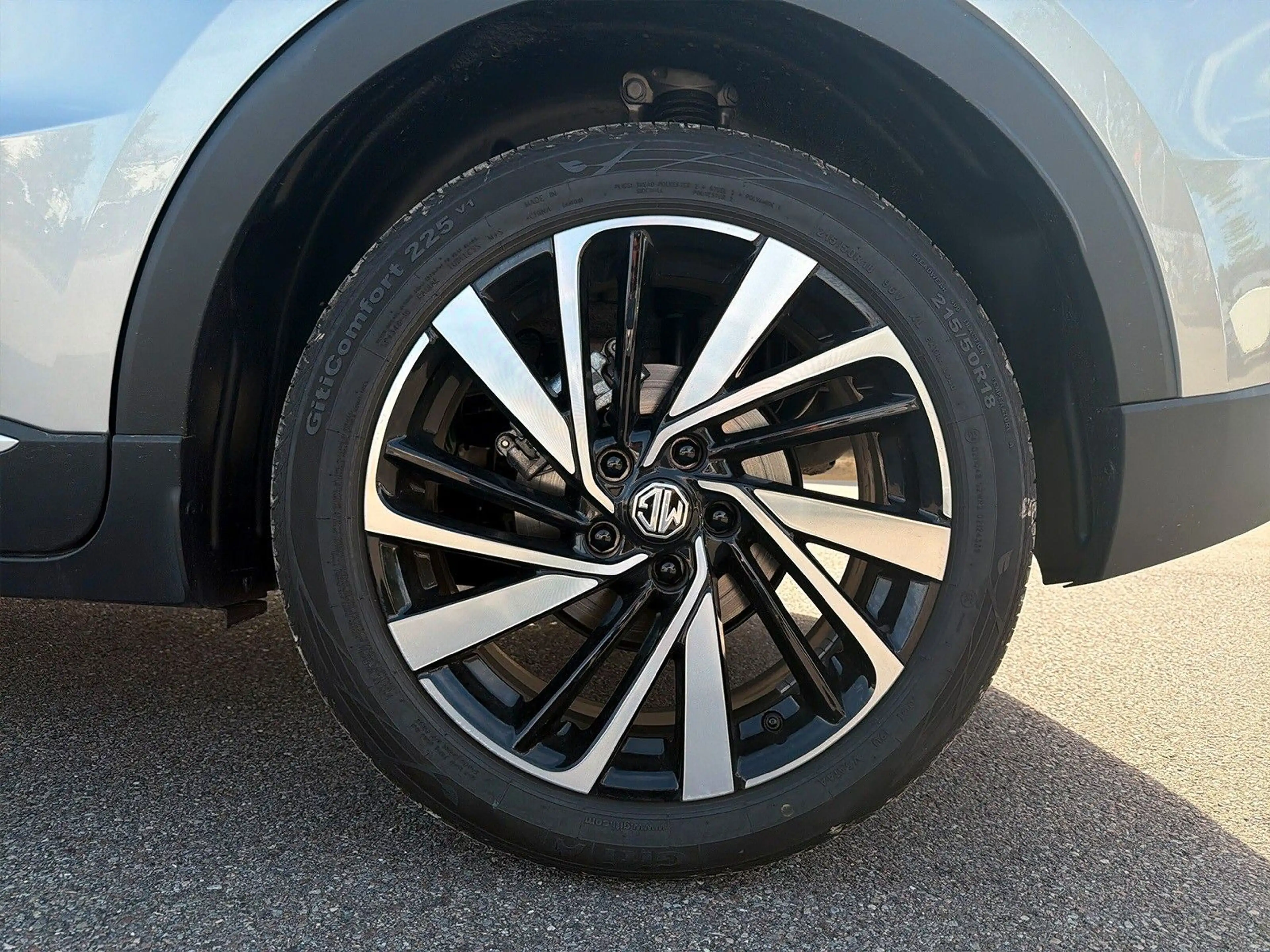 MG ZS 1,5 Hybrid+  Luxury ACC LED — photo 2