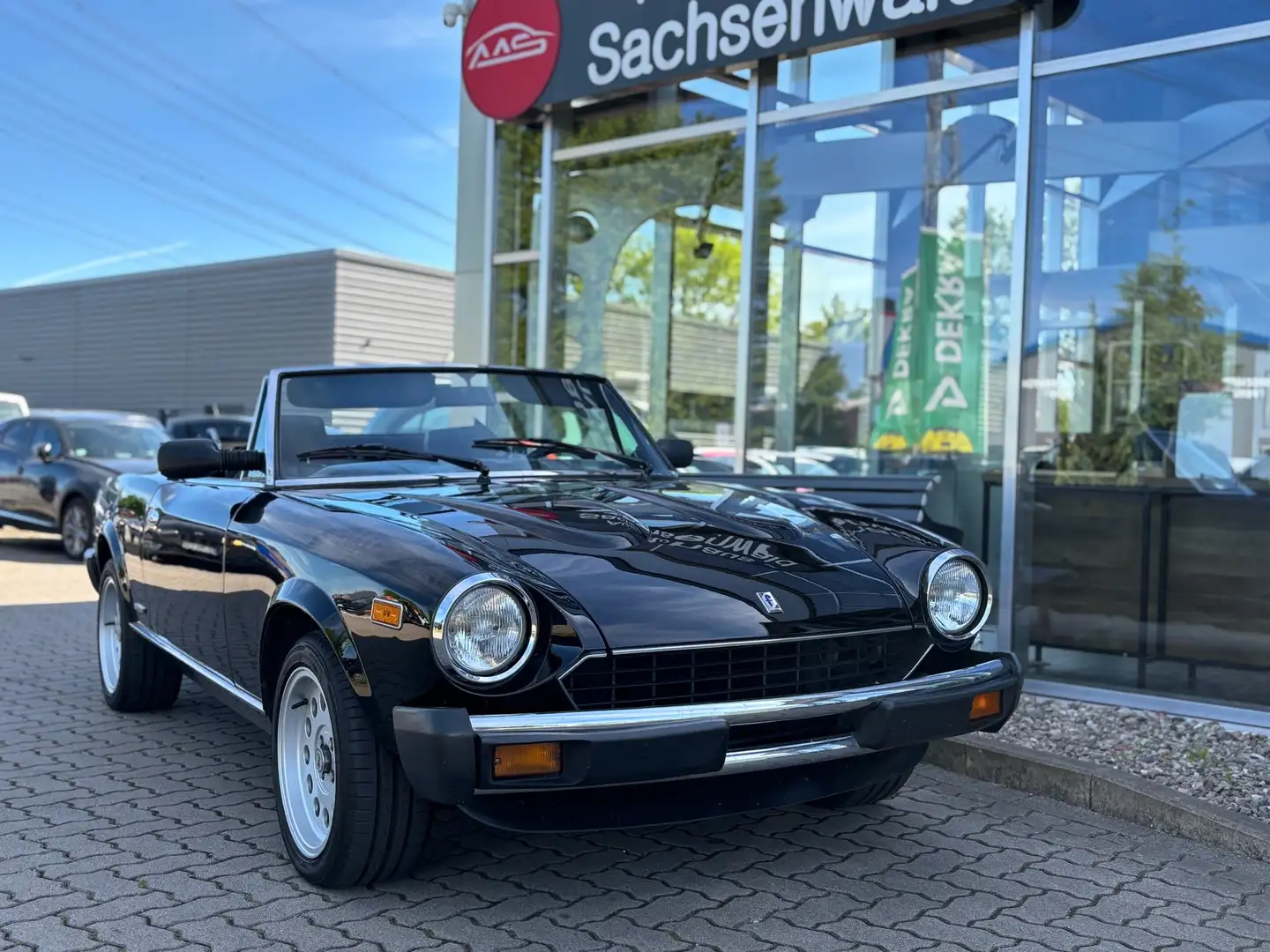 Fiat Pininfarina 124 Spider Schwarz - 1
