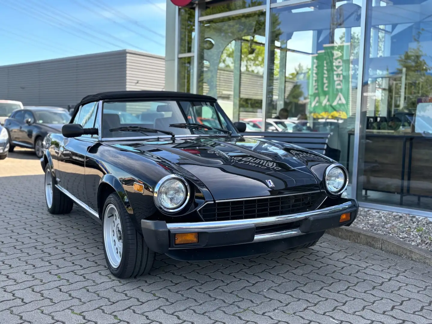 Fiat Pininfarina 124 Spider Schwarz - 2