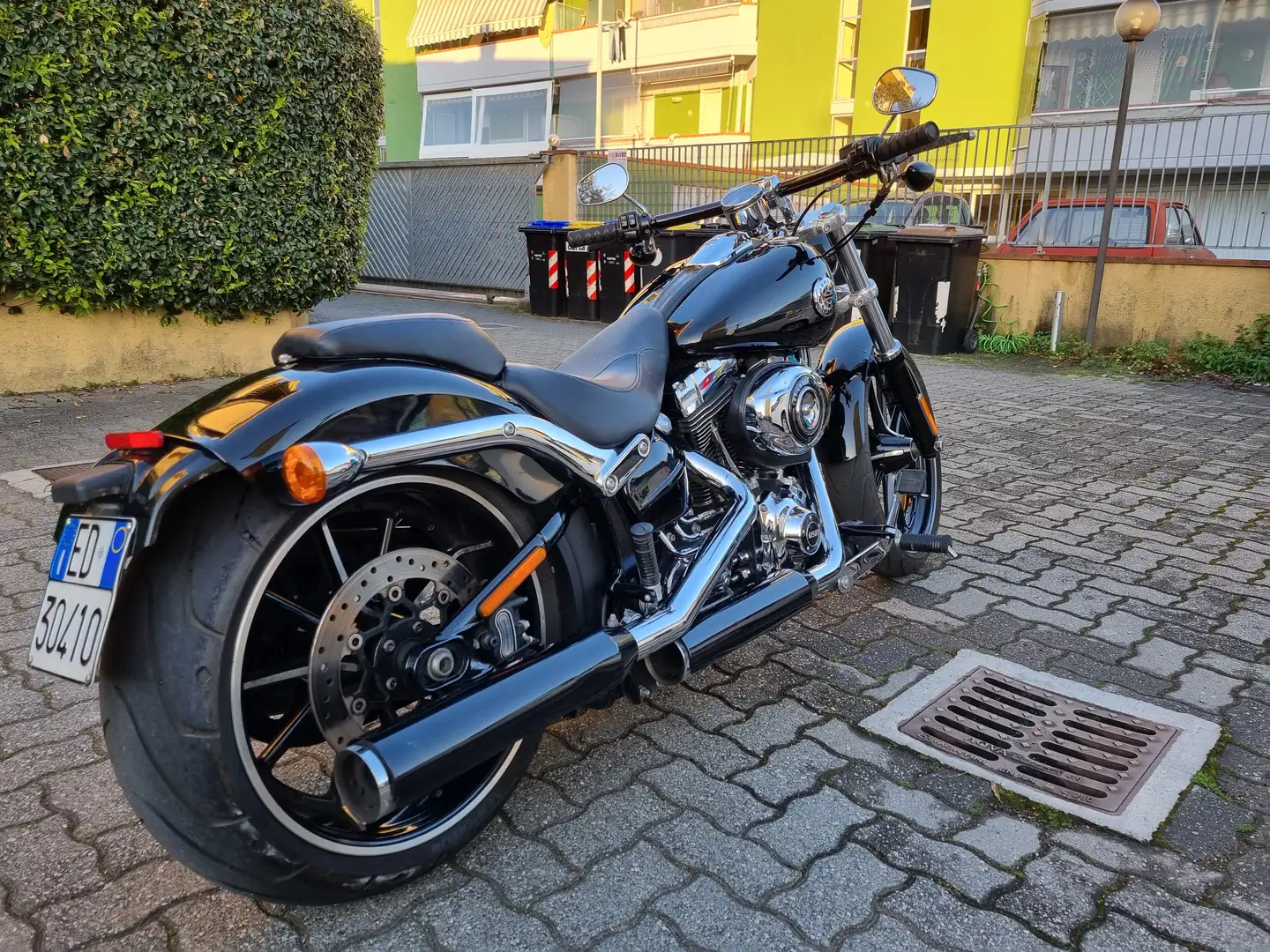 Harley-Davidson Breakout 103 Černá - 1