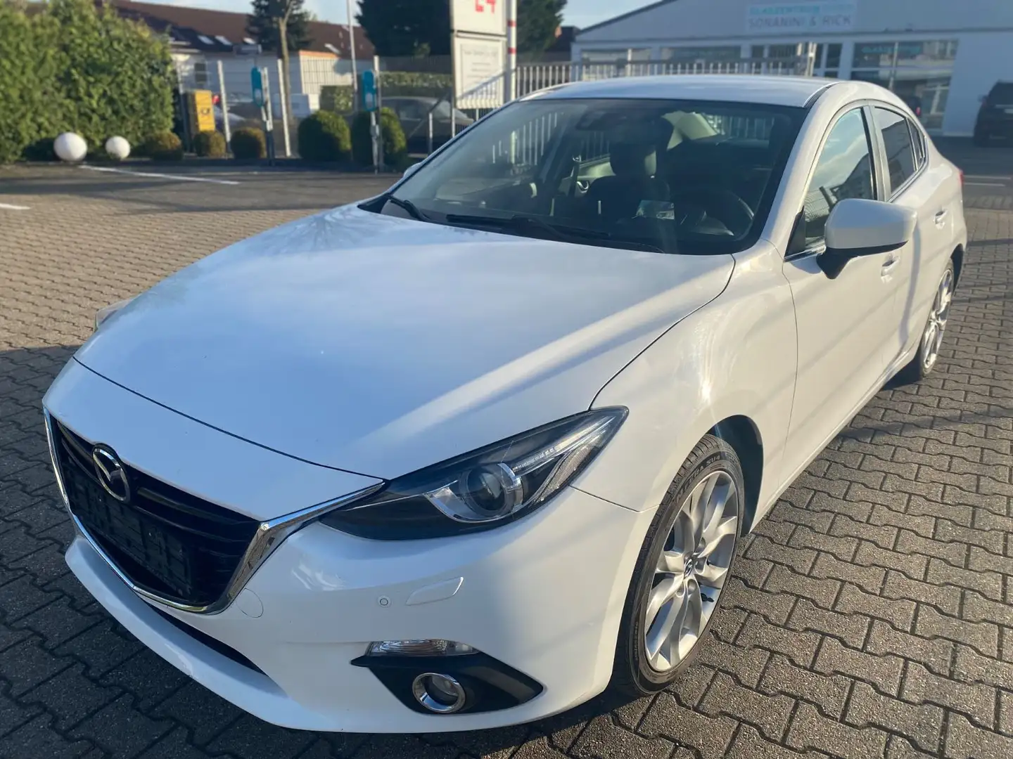 Mazda 3 Lim. Sports-Line LEDER NAVI XENON bijela - 1