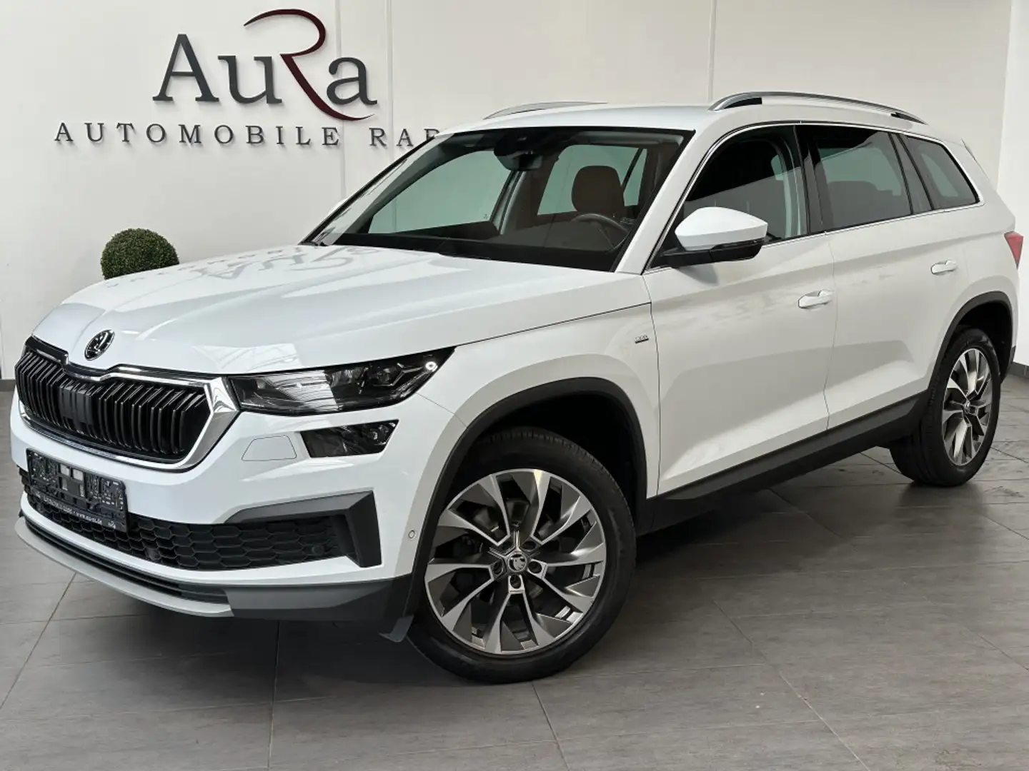 Skoda Kodiaq 1.5 TSI DSG Clever NAV+LED+ACC+KAM+19ZOLL Білий - 2