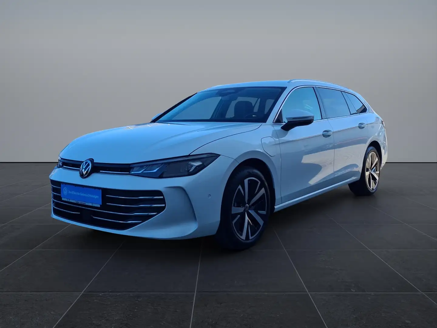 Volkswagen Passat Variant 1.5 TSI Hybrid 110kW 6-Gang Automatik Business+AH Weiß - 2