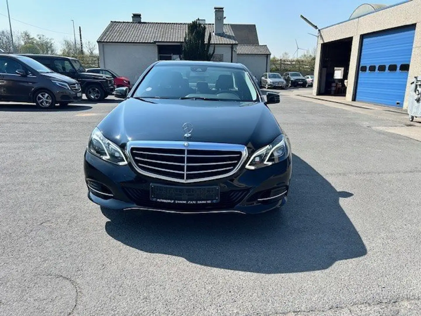 Mercedes-Benz E 200 Elegance benzine Noir - 2