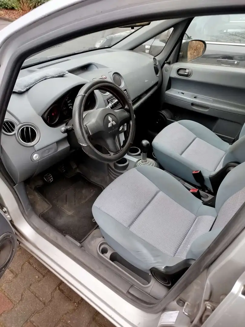 Mitsubishi Colt Colt Серебристый - 2