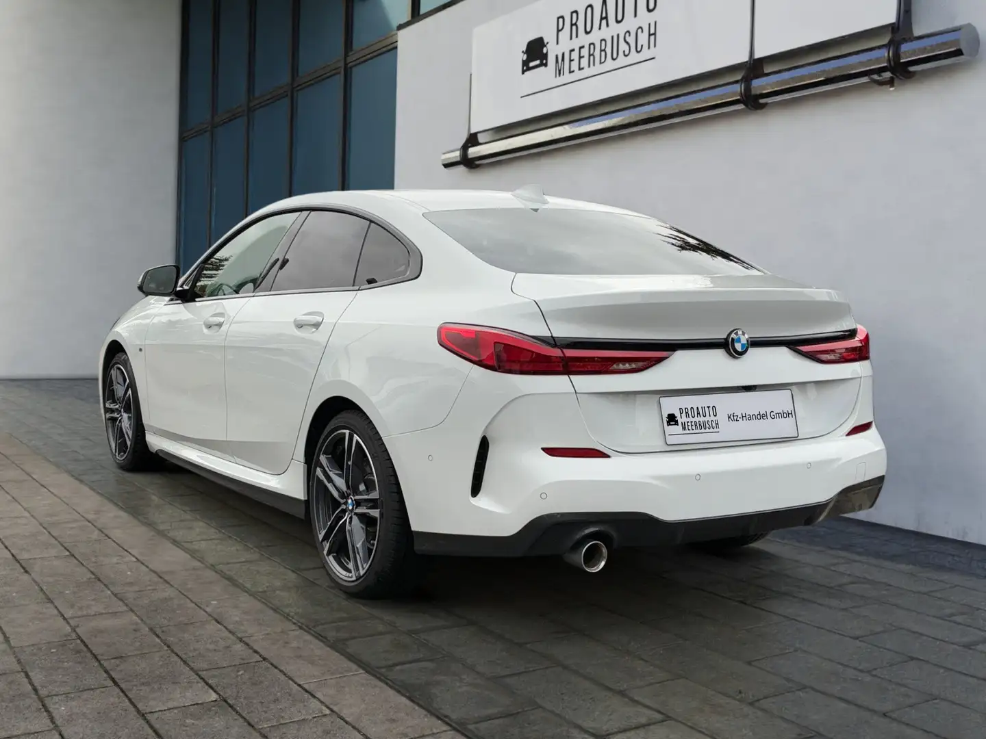 BMW 218 i Gran Coupe M Sport HUD/ACC/ADAPTLED/PANO/H&K Weiß - 2