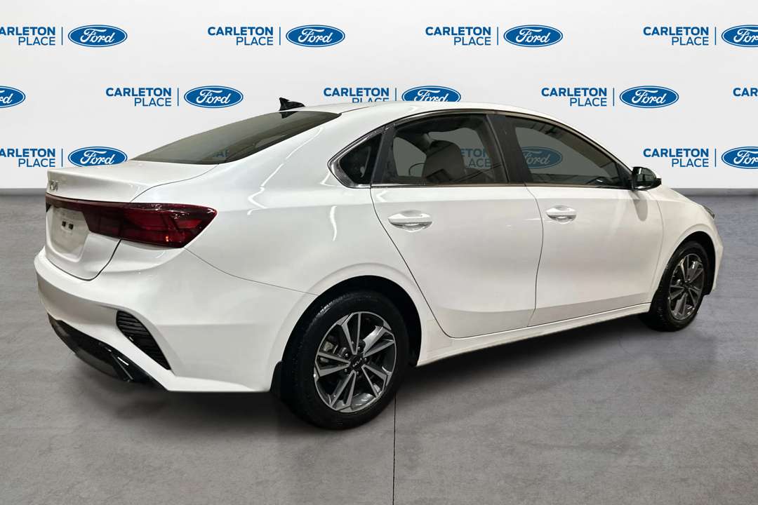 2024 Kia Forte EX  | Alloys BackUp Cam Heated Seats/Steering — снимка 5