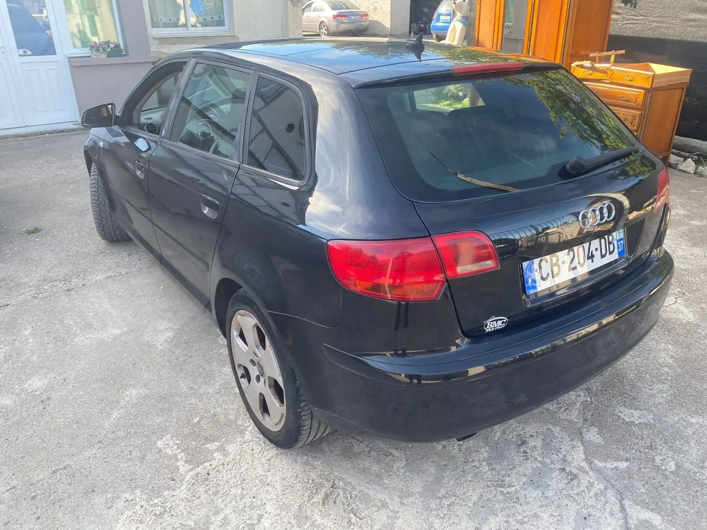 Audi A3 SportBack 2.0 TDI Ambiente DPF DSG Noir - 2