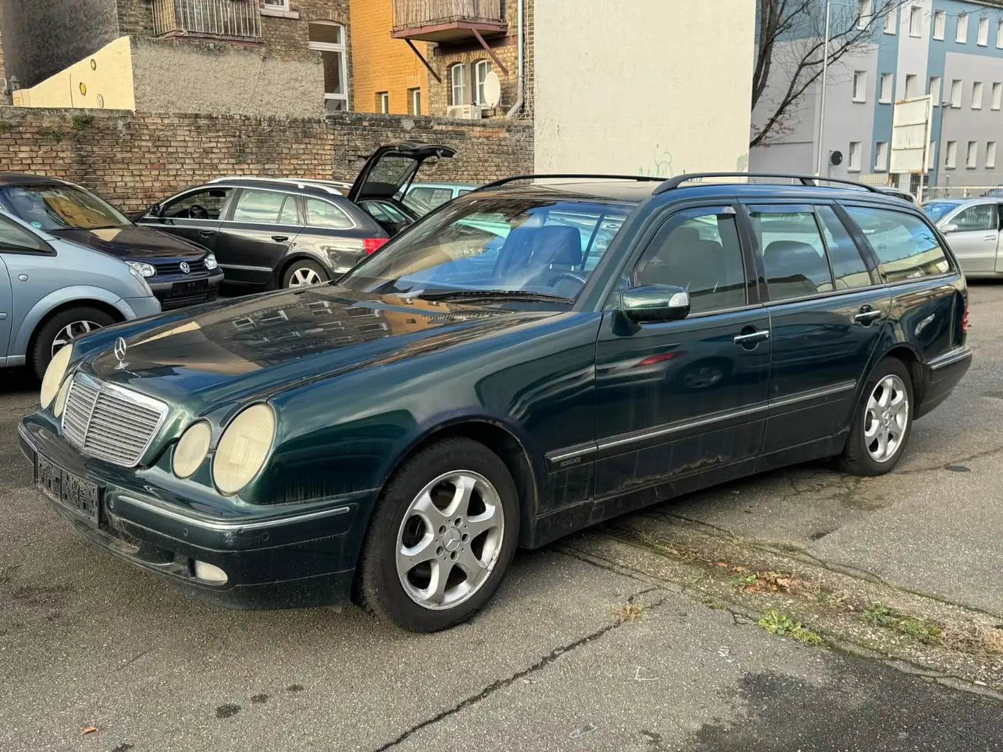 Mercedes-Benz E 200 Klima PDC ELEGANCE Verde - 2