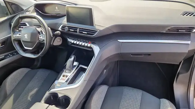 Peugeot 5008 view 10