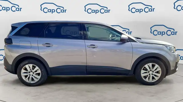 Peugeot 5008 view 4
