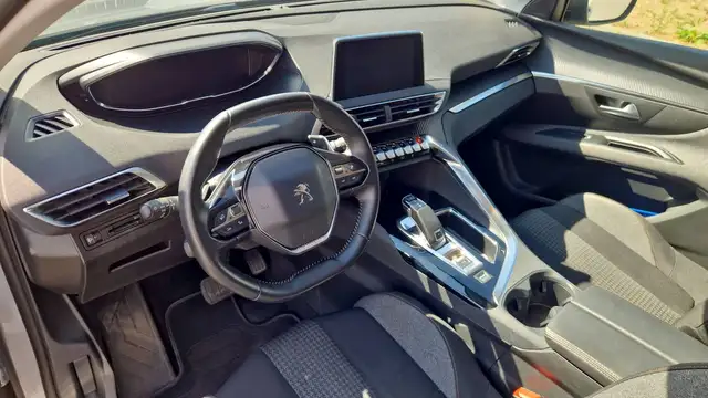 Peugeot 5008 view 8