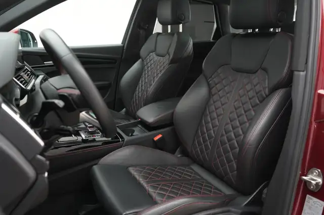Audi Q5 view 12