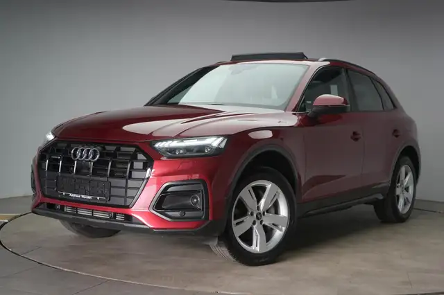 Audi Q5 view 3
