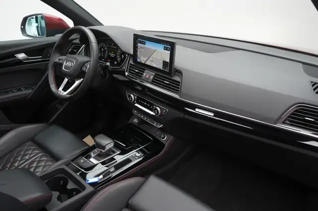 Audi Q5 view 8