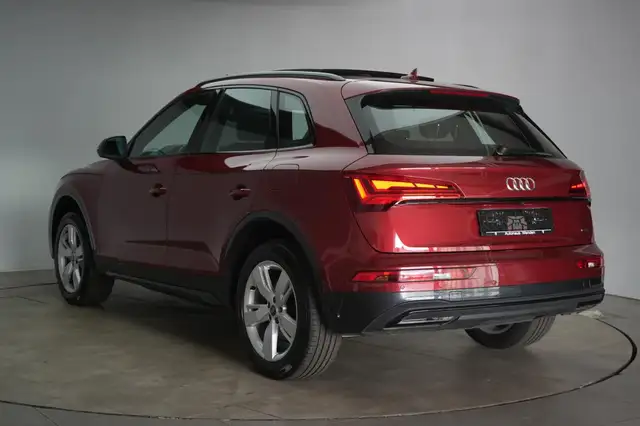 Audi Q5 view 4