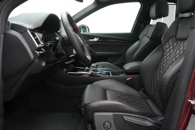 Audi Q5 view 11