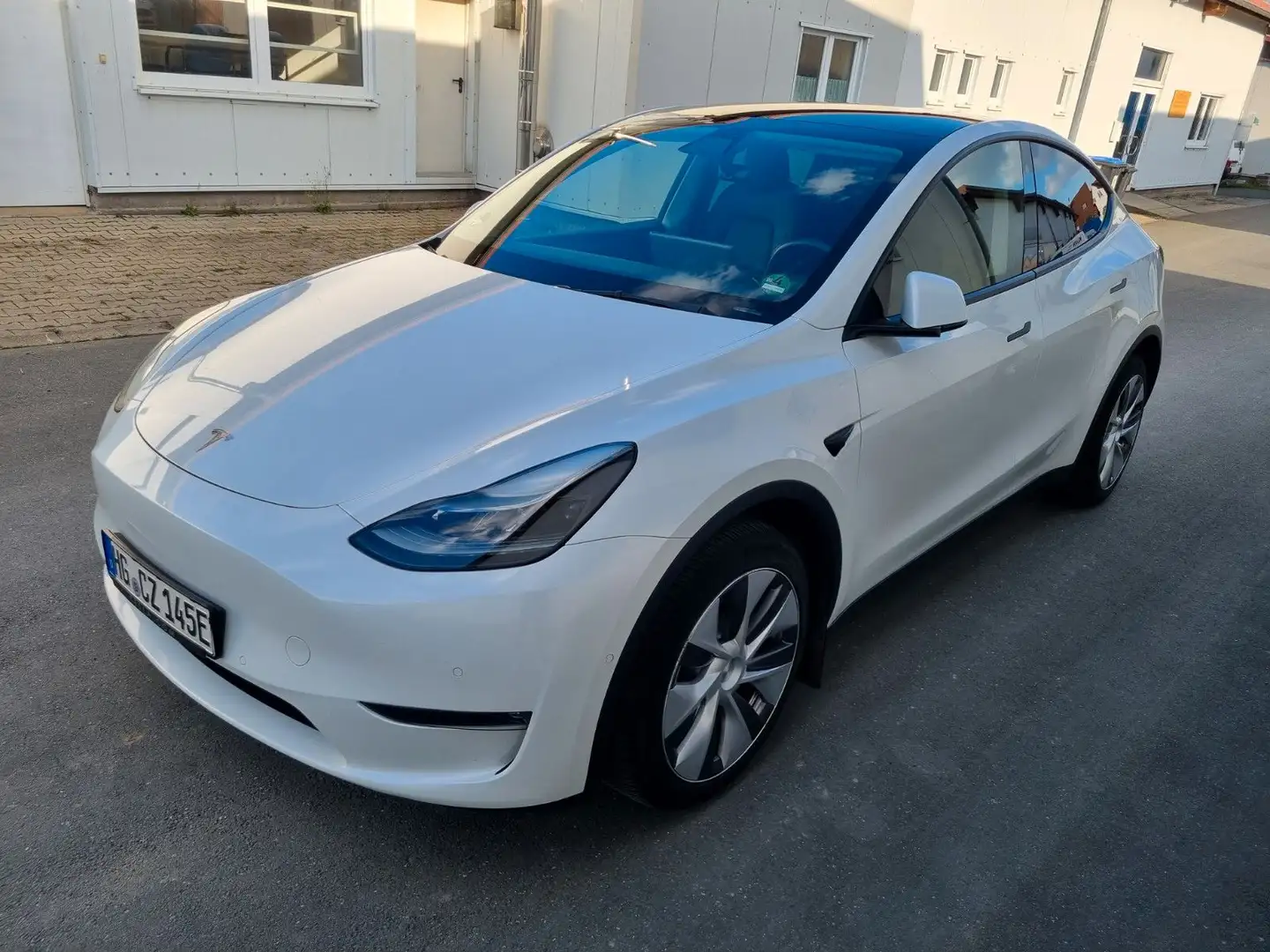 Tesla Model Y Long Range Dual Motor AWD Blanc - 1