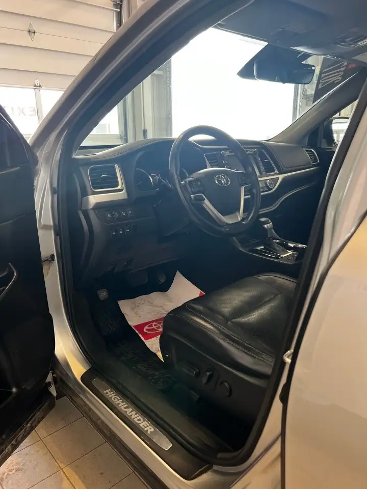 Toyota Highlander снимка Toyota Highlander
