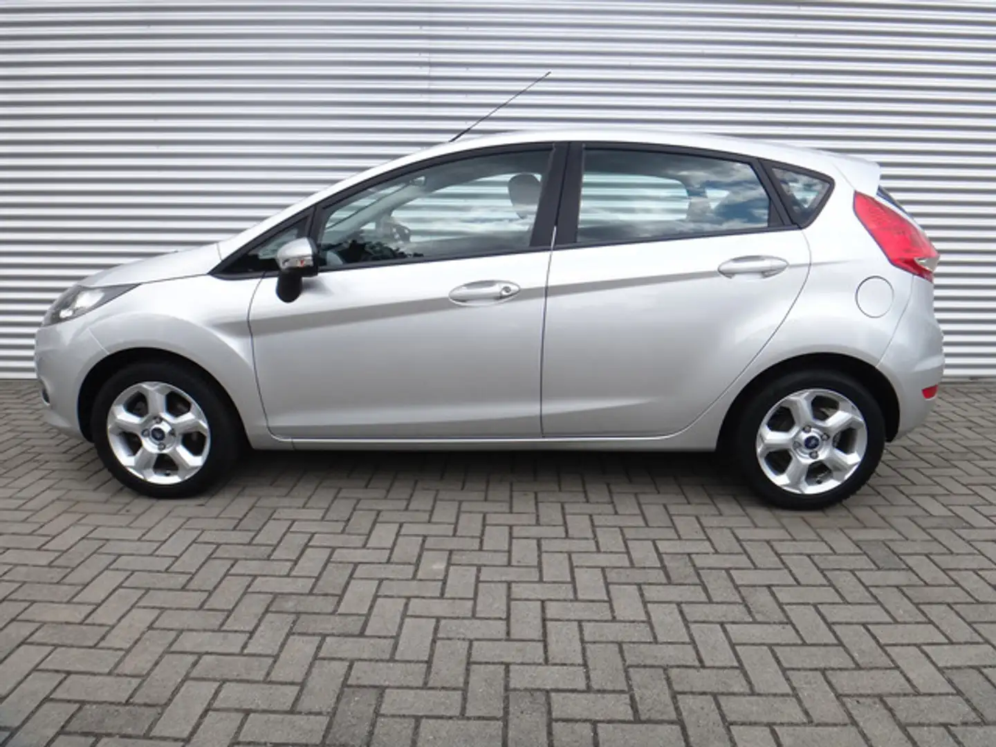Ford Fiesta 1.25 Ambiente Argent - 2