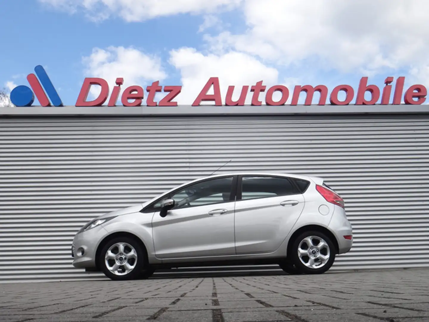 Ford Fiesta 1.25 Ambiente Zilver - 1
