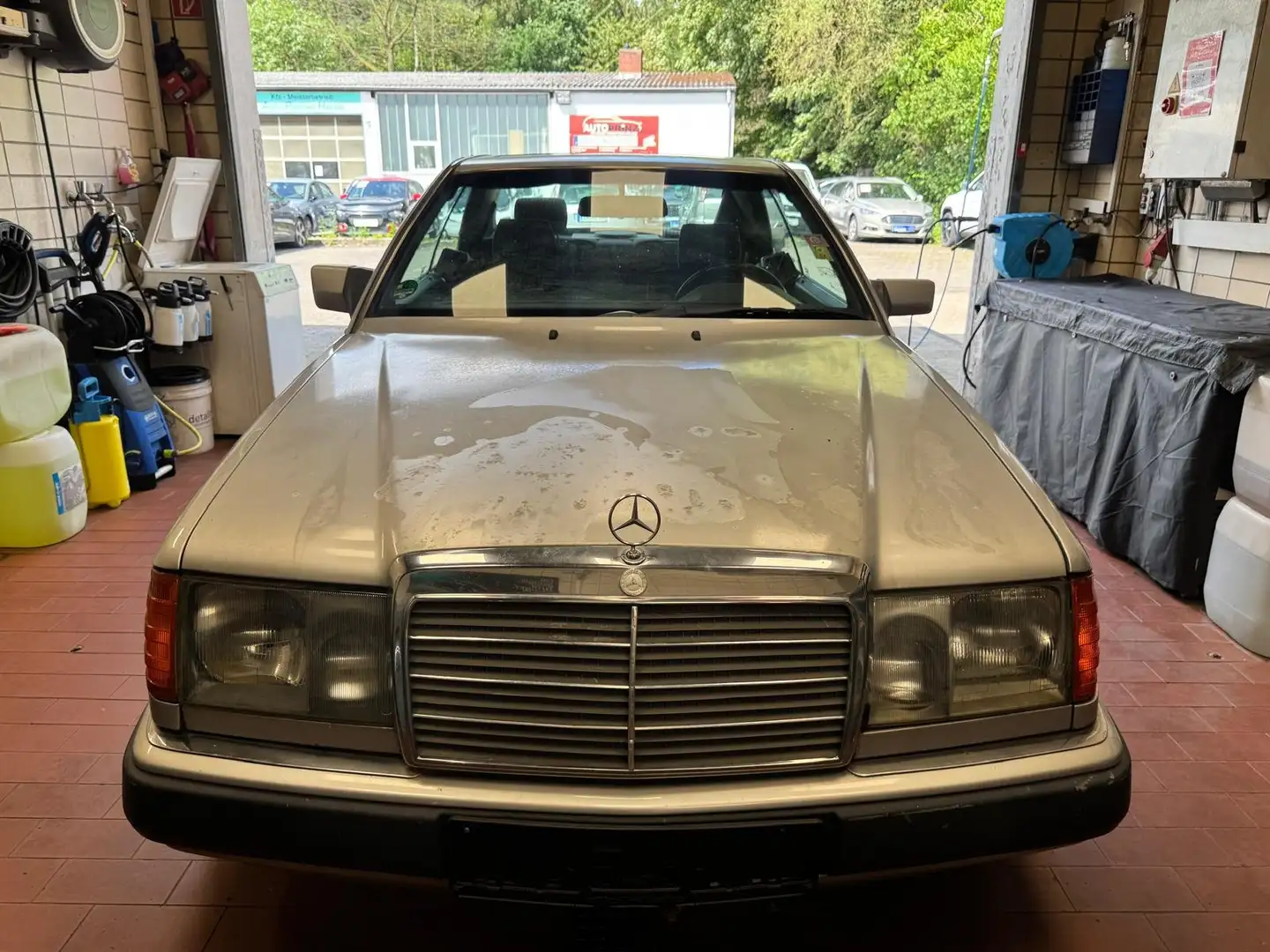 Mercedes-Benz Baureihe 124 CE-Klasse 220 CE *Automatik*LPG/Benzin* Silber - 2