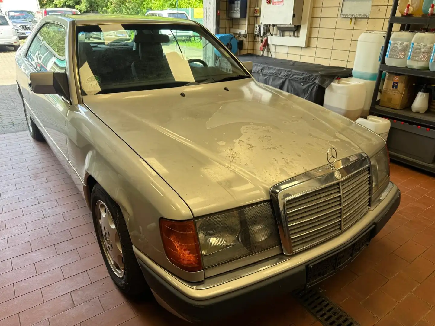 Mercedes-Benz Baureihe 124 CE-Klasse 220 CE *Automatik*LPG/Benzin* Silber - 1