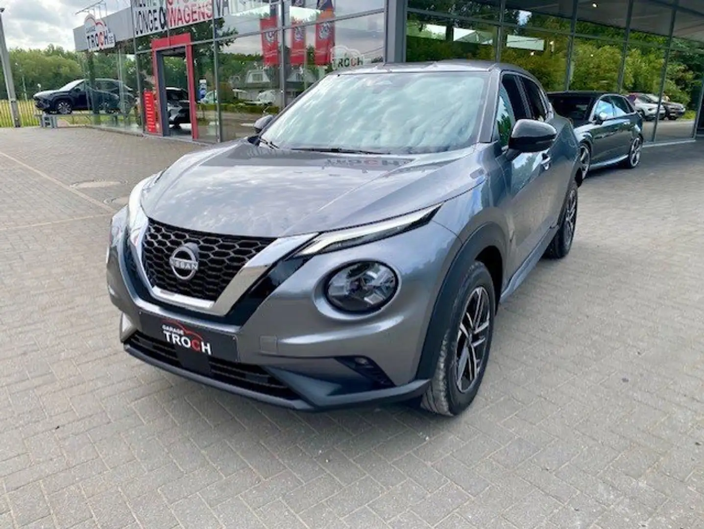 Nissan Juke 1.0 DIG-T N-Connecta DCT Navi/App conn./PDC V&A... Grijs - 2