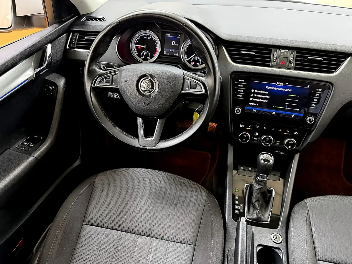 Skoda Octavia Combi 2,0 TDI Style Limited DSG Weiß - 2