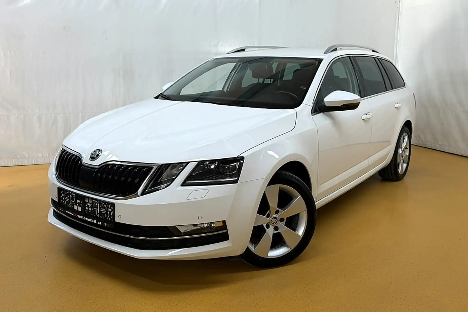 Skoda Octavia Combi 2,0 TDI Style Limited DSG Weiß - 1