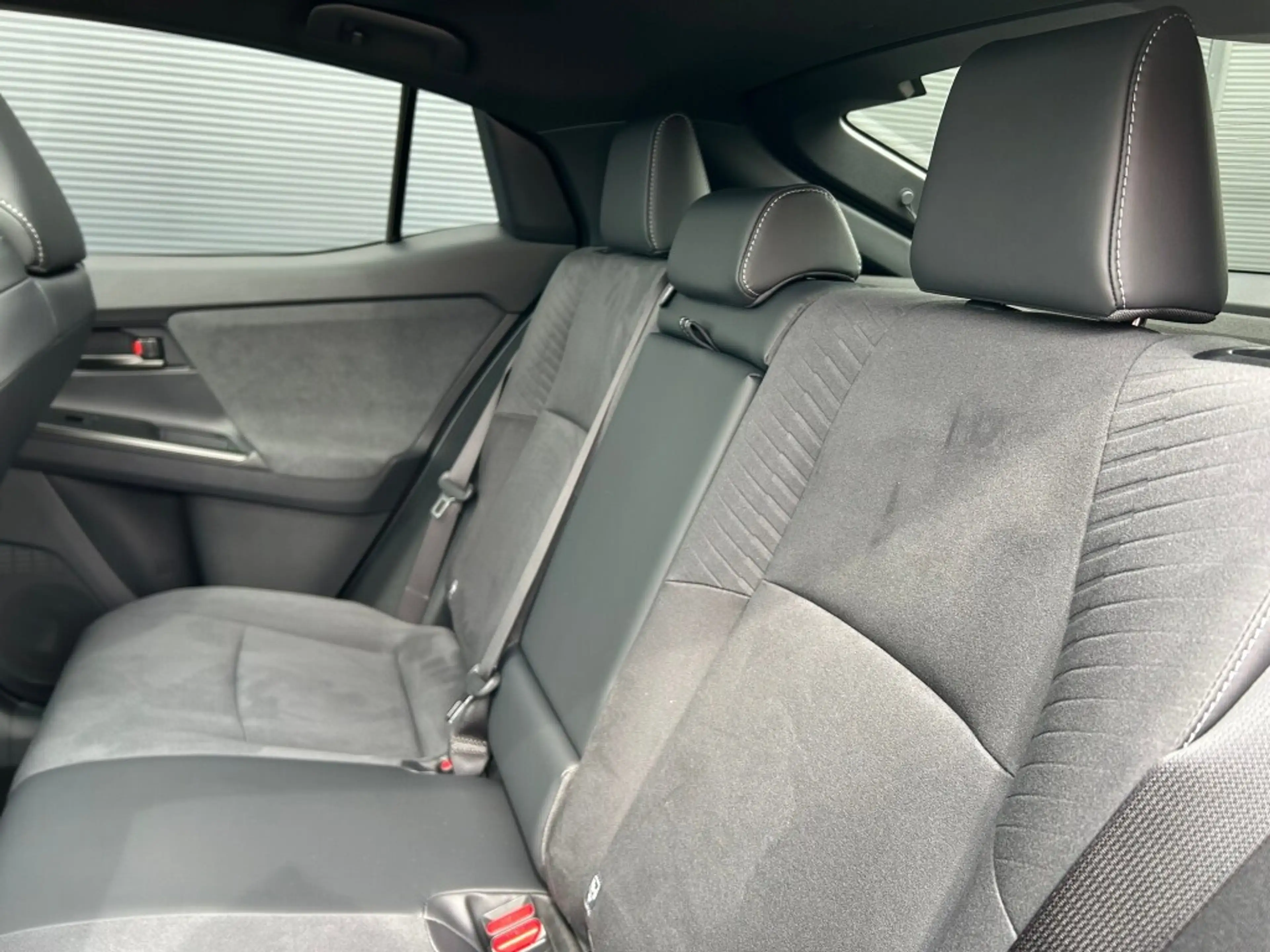 Toyota C-HR+ Elektro 77kWh AWD Lounge — photo 13