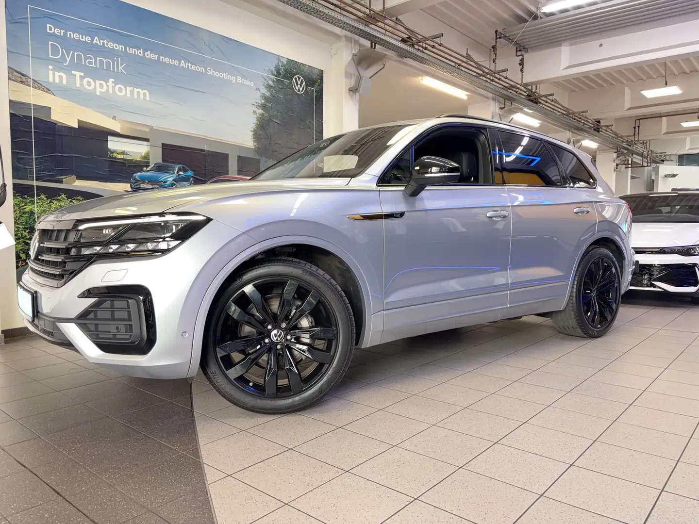 Volkswagen Touareg R-Line 3.0 V6 TDI 4MOTION MATRIX LED+HUD Silber - 1