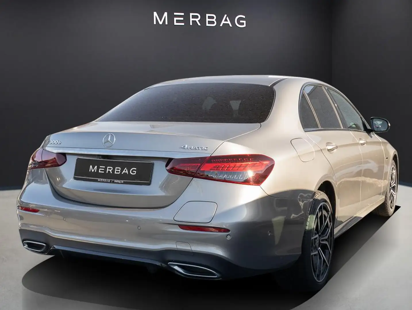 Mercedes-Benz E 300 e 4MATIC Limousine ACC ParkAss. LED LM Silber - 2