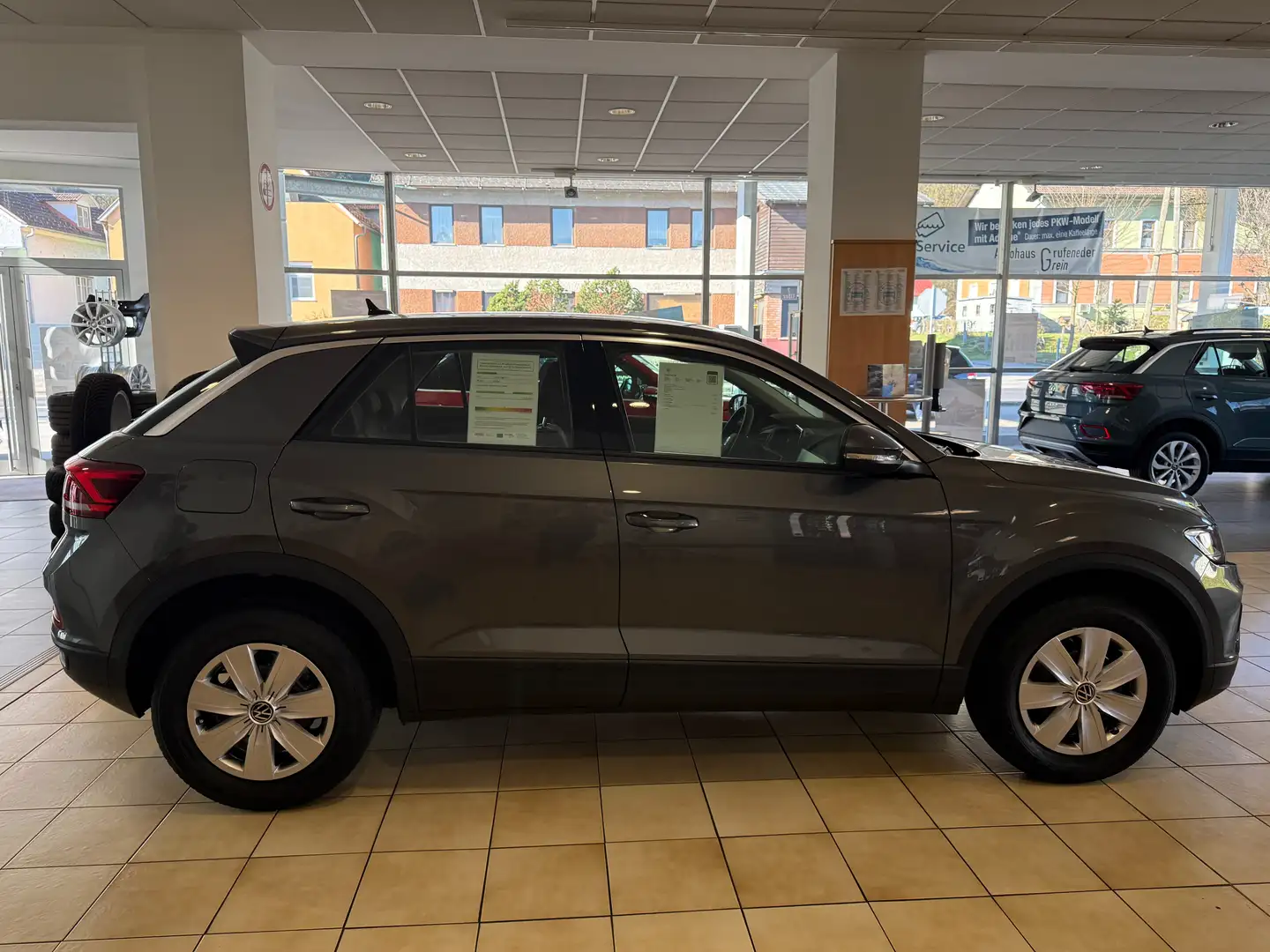 Volkswagen T-Roc 1,0 TSI 4Me Gris - 2