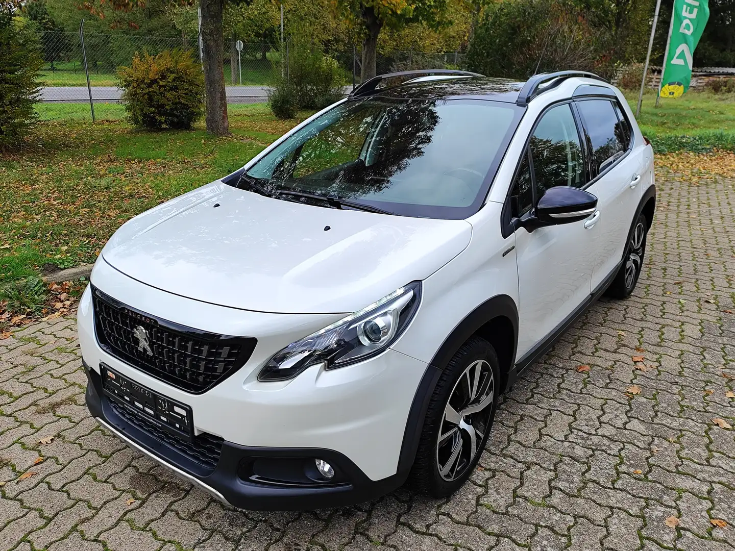Peugeot 2008 Allure Weiß - 2