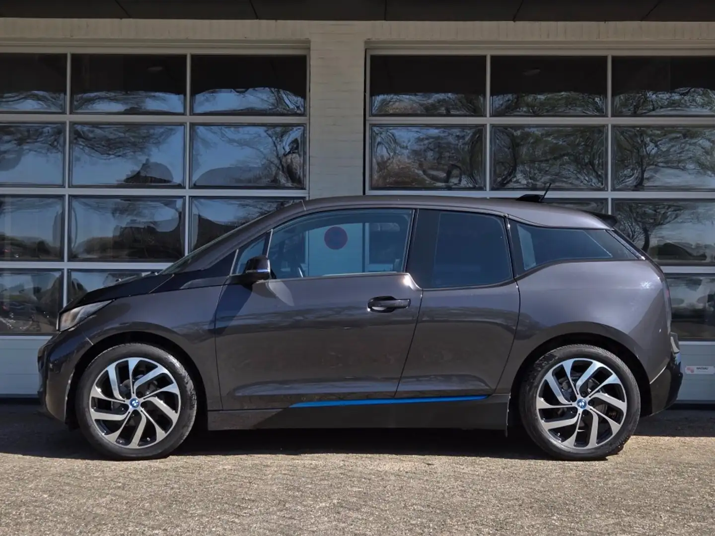 BMW i3 BASIS COMFORT 22KWH I WARMTEPOMP I CLIMATE CONTROL Grijs - 2