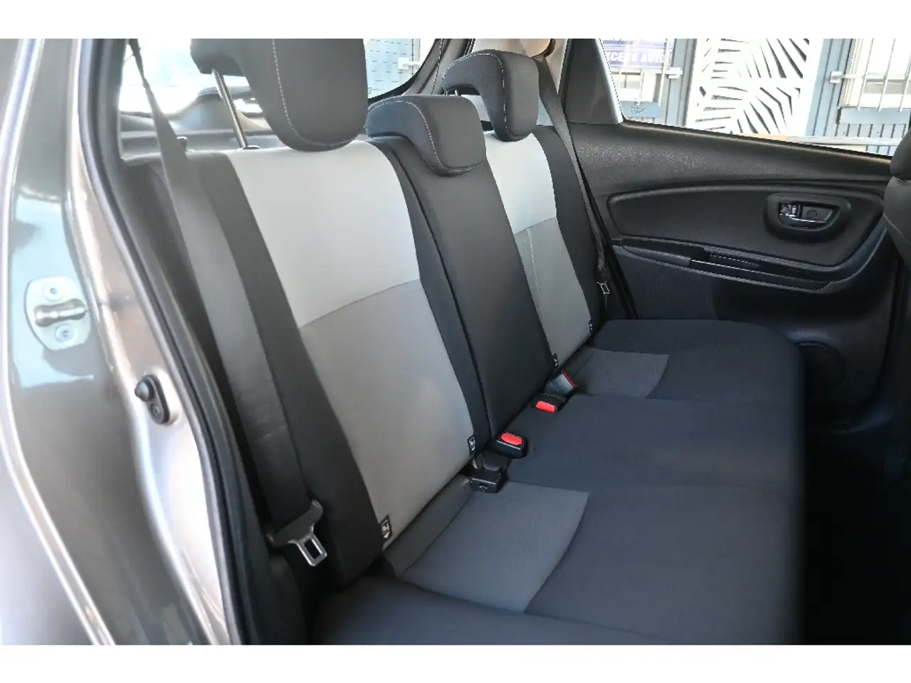 Toyota Yaris Yaris — photo 2