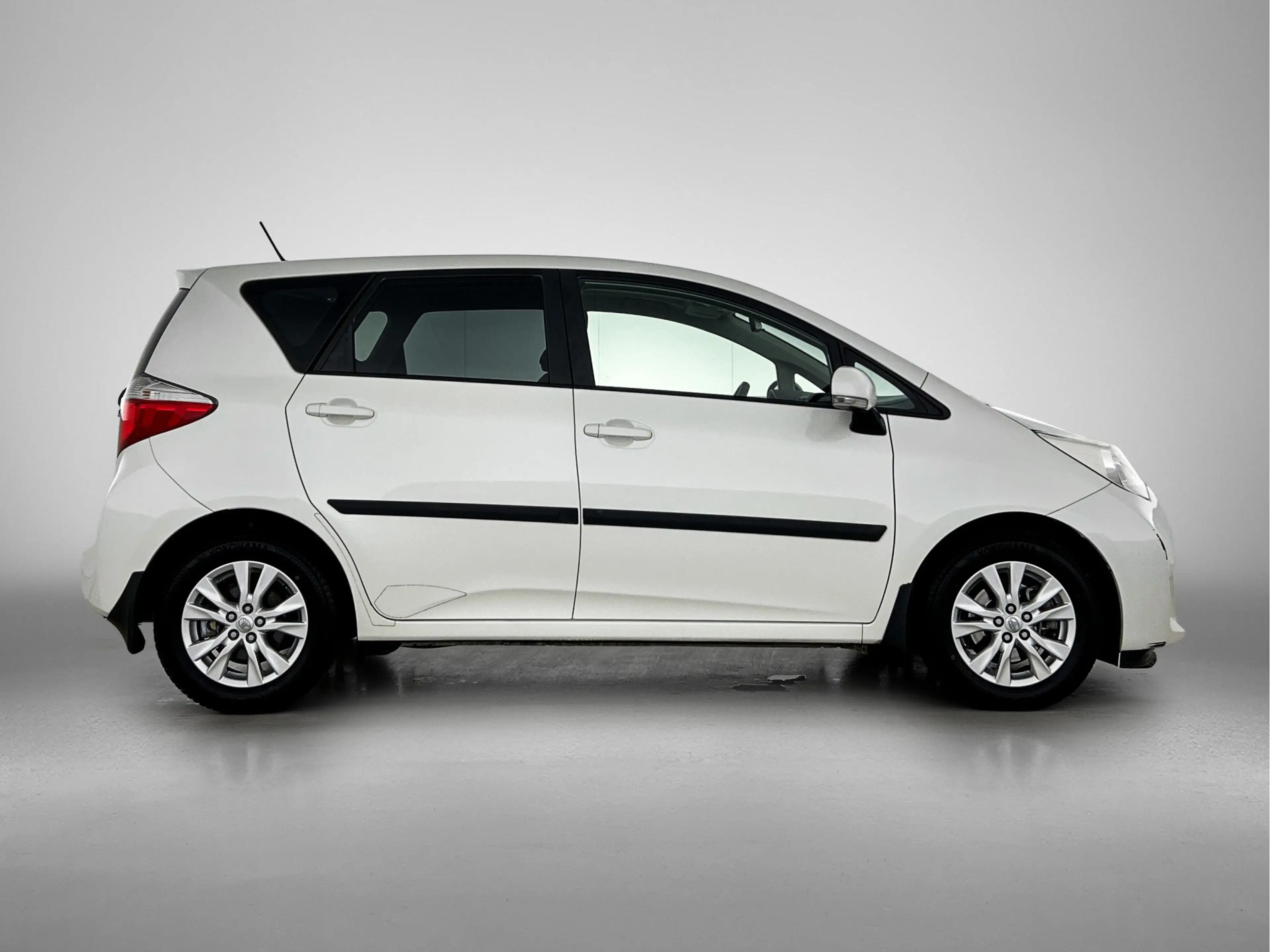 Toyota Verso-S 1.3 VVT-i Aspiration | Trekhaak | Panoramadak | — photo 14