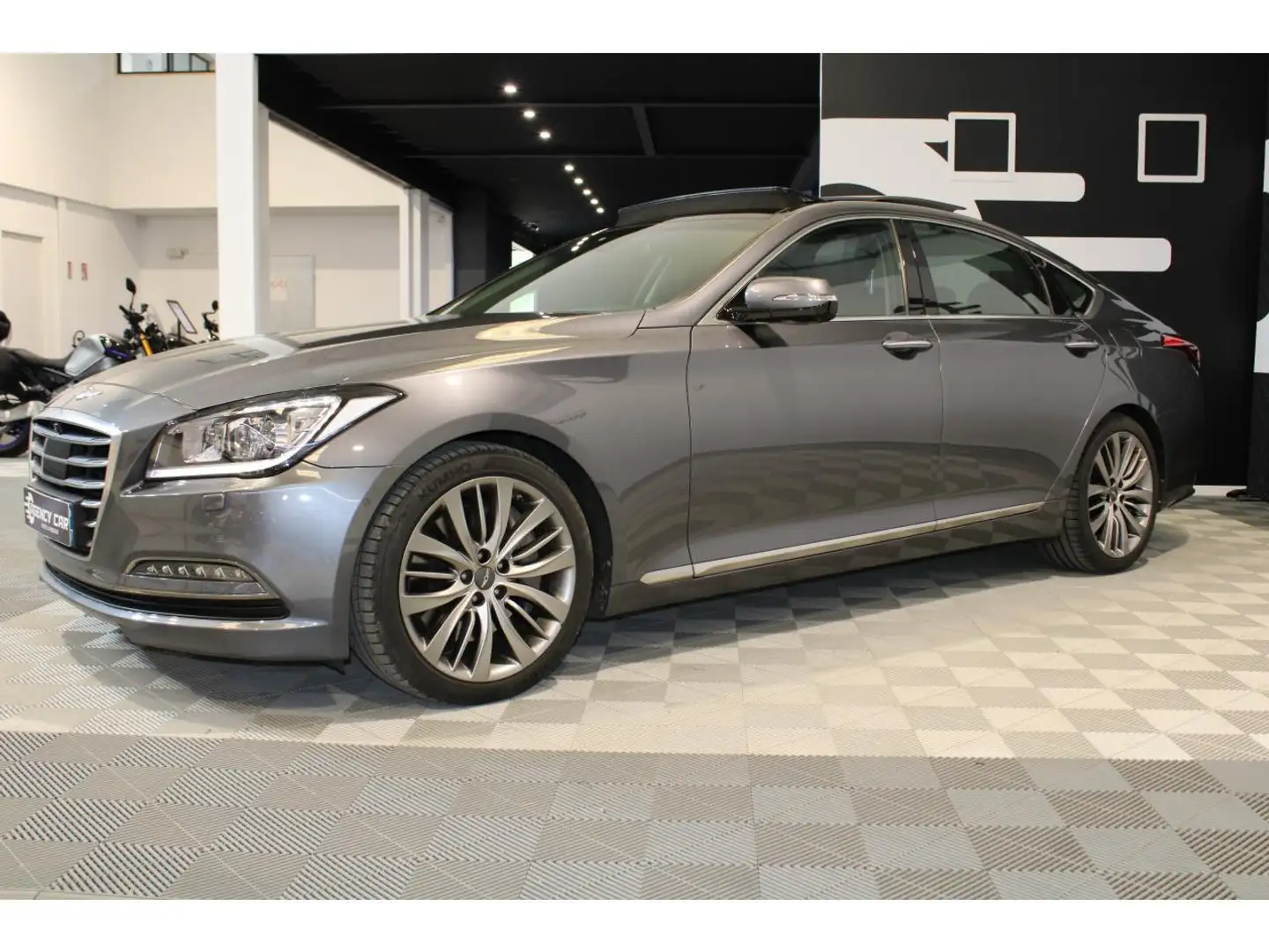 Hyundai Genesis 3.8 V6 - 315 - BVA- Transmission integrale- Full options. Grau - 2