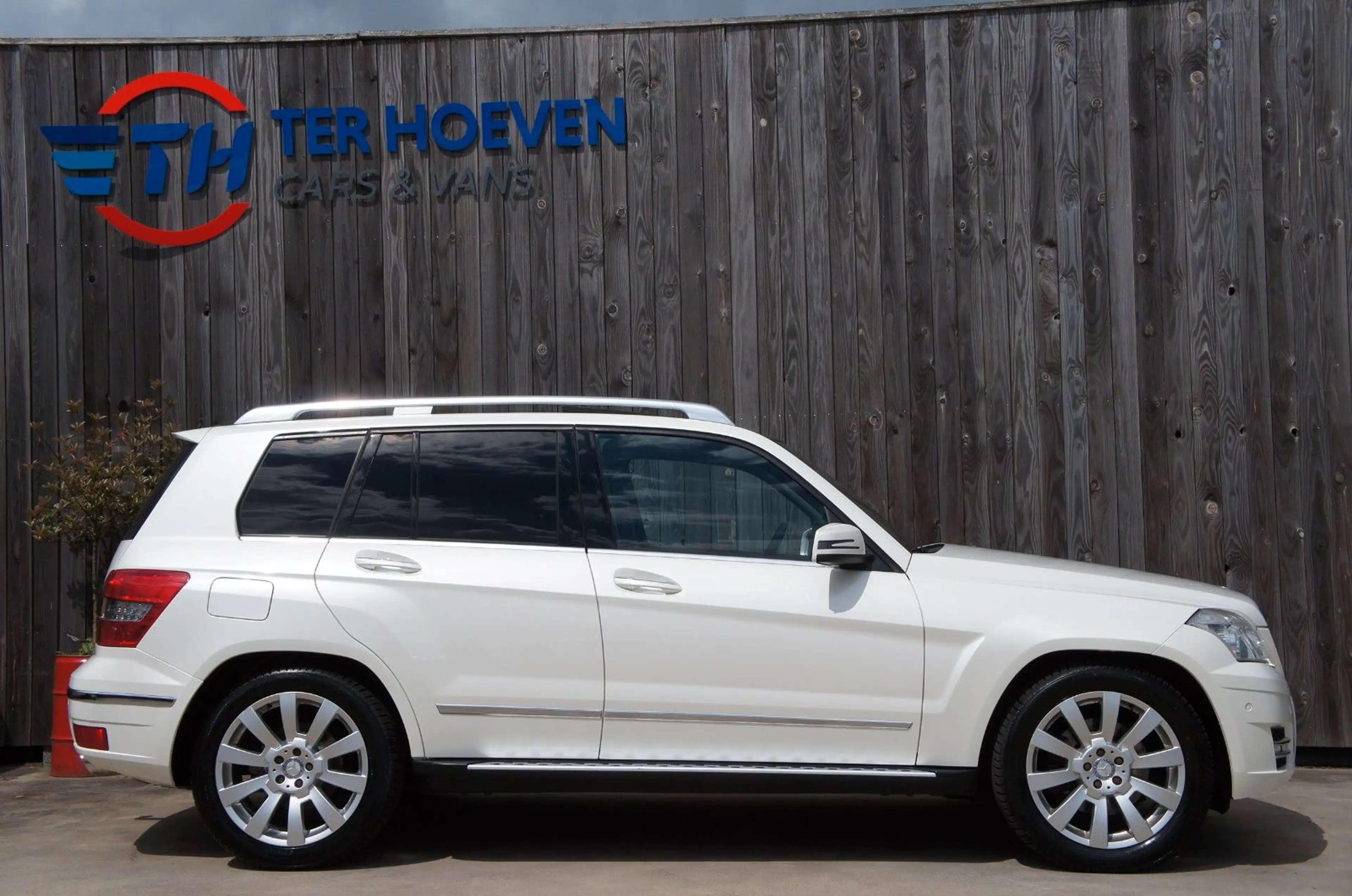 Mercedes-Benz GLK 350 CDI 4MATIC Pano TV Xenon 170KW Euro5 — photo 4