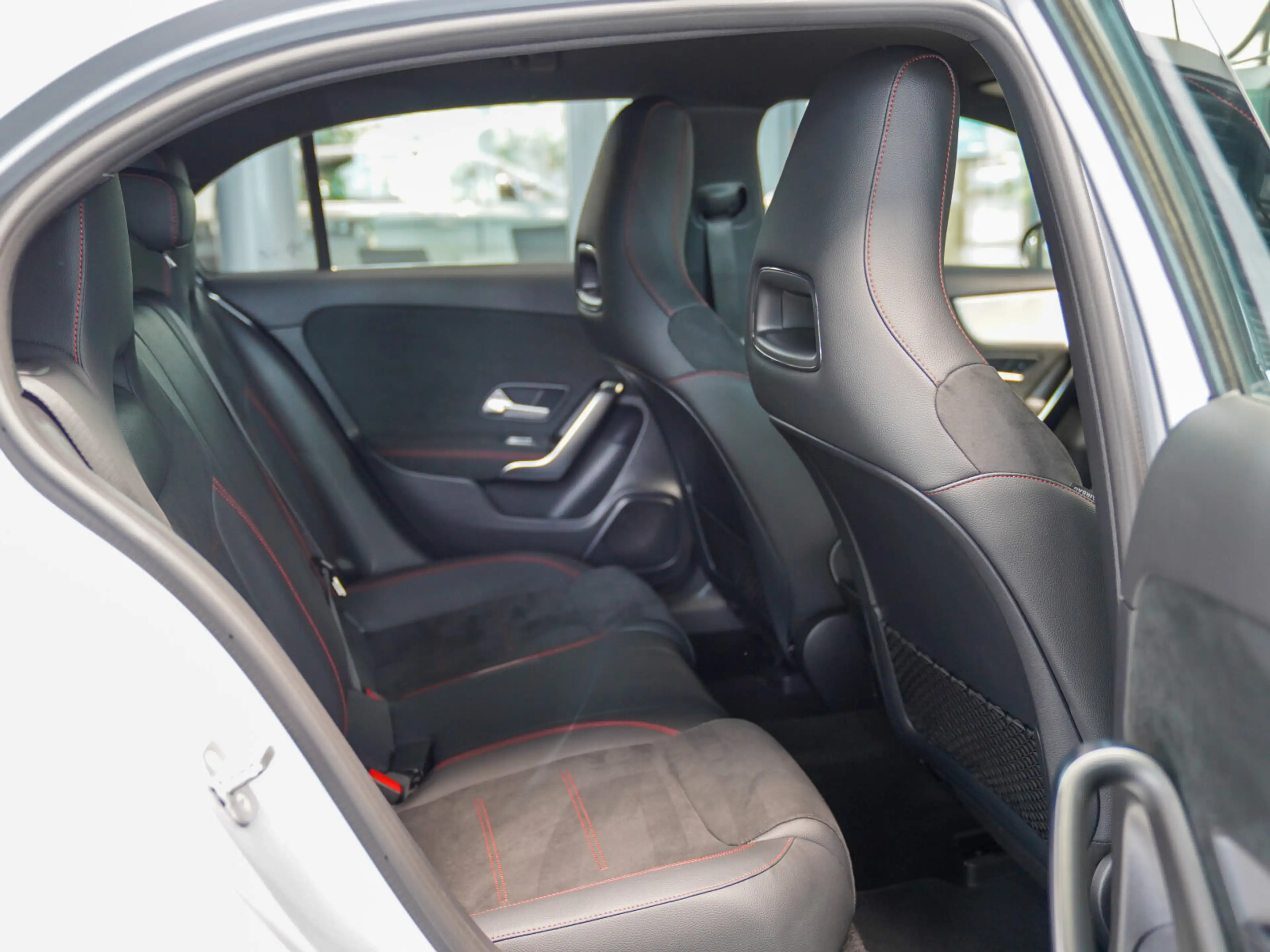Mercedes-Benz A 250 A 250 e AMG Line Anhängevorrichtung Lenkradheizu — photo 13