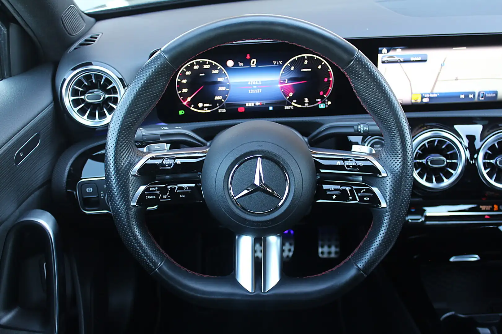 Mercedes-Benz A 220 d AMG Limousine Aut. Ambiente LED Keyless Leder... Schwarz - 2