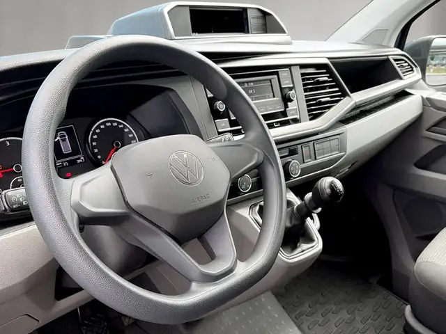Volkswagen Transporter view 7