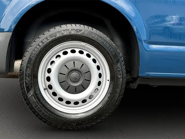 Volkswagen Transporter view 6