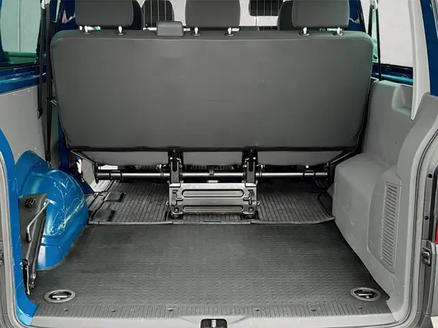 Volkswagen Transporter view 13
