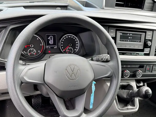 Volkswagen Transporter view 9