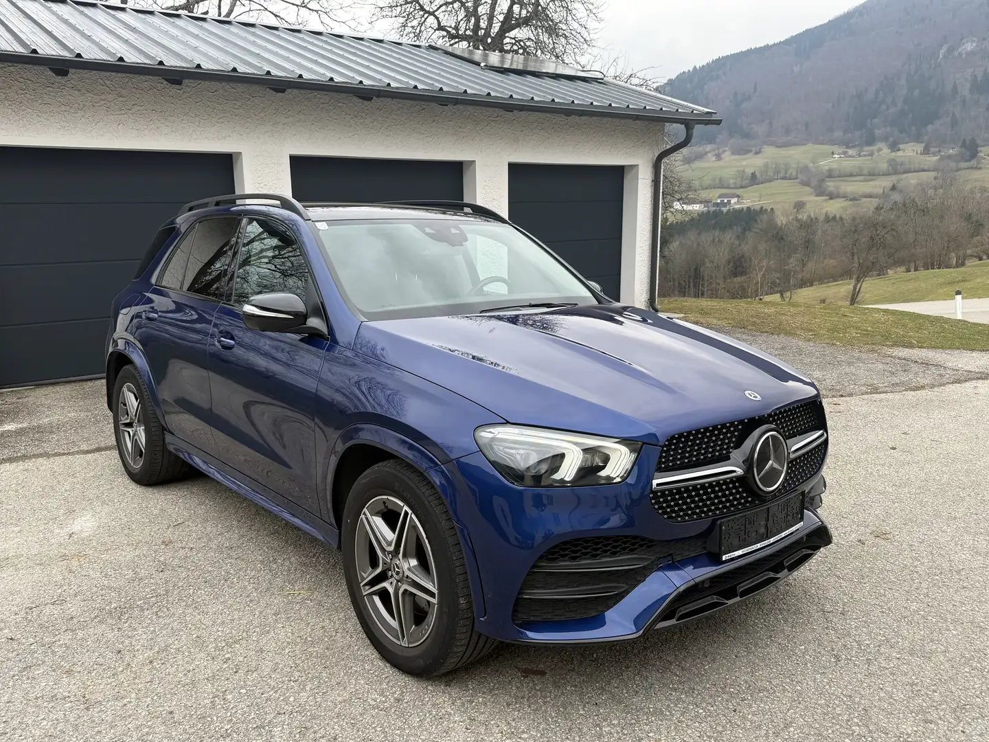Mercedes-Benz GLE 350 d 4Matic Aut. AMG Line Blau - 1