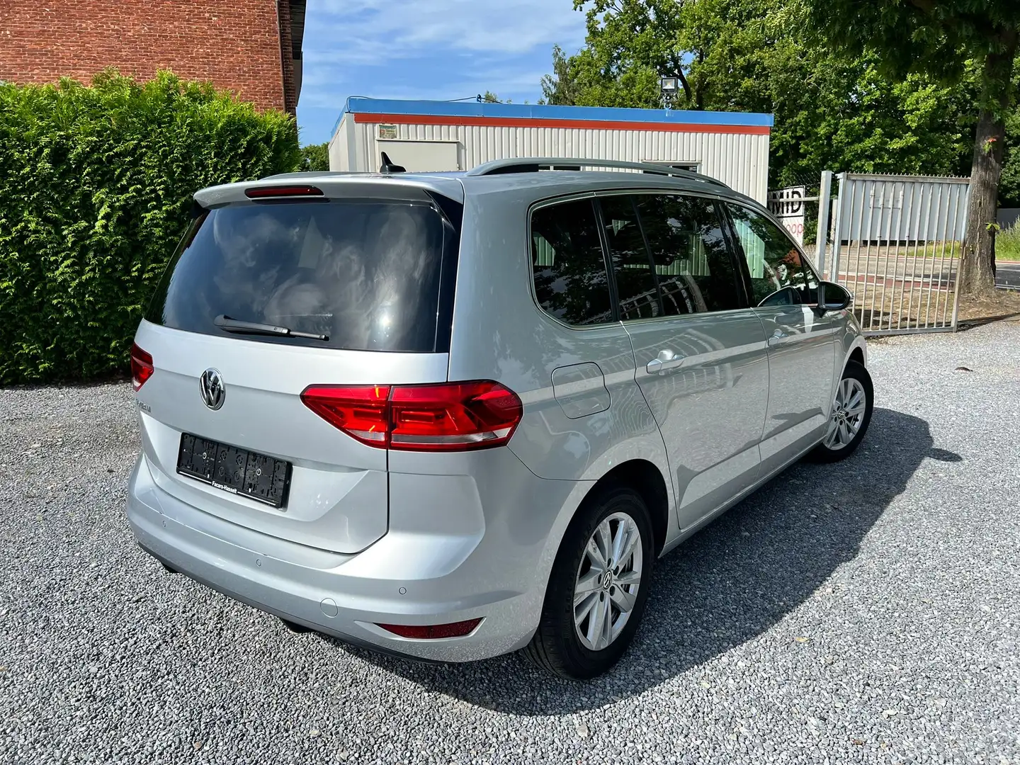 Volkswagen Touran 2.0 TDi SCR Highline (EU6.2) Automaat Euro6 Grijs - 2