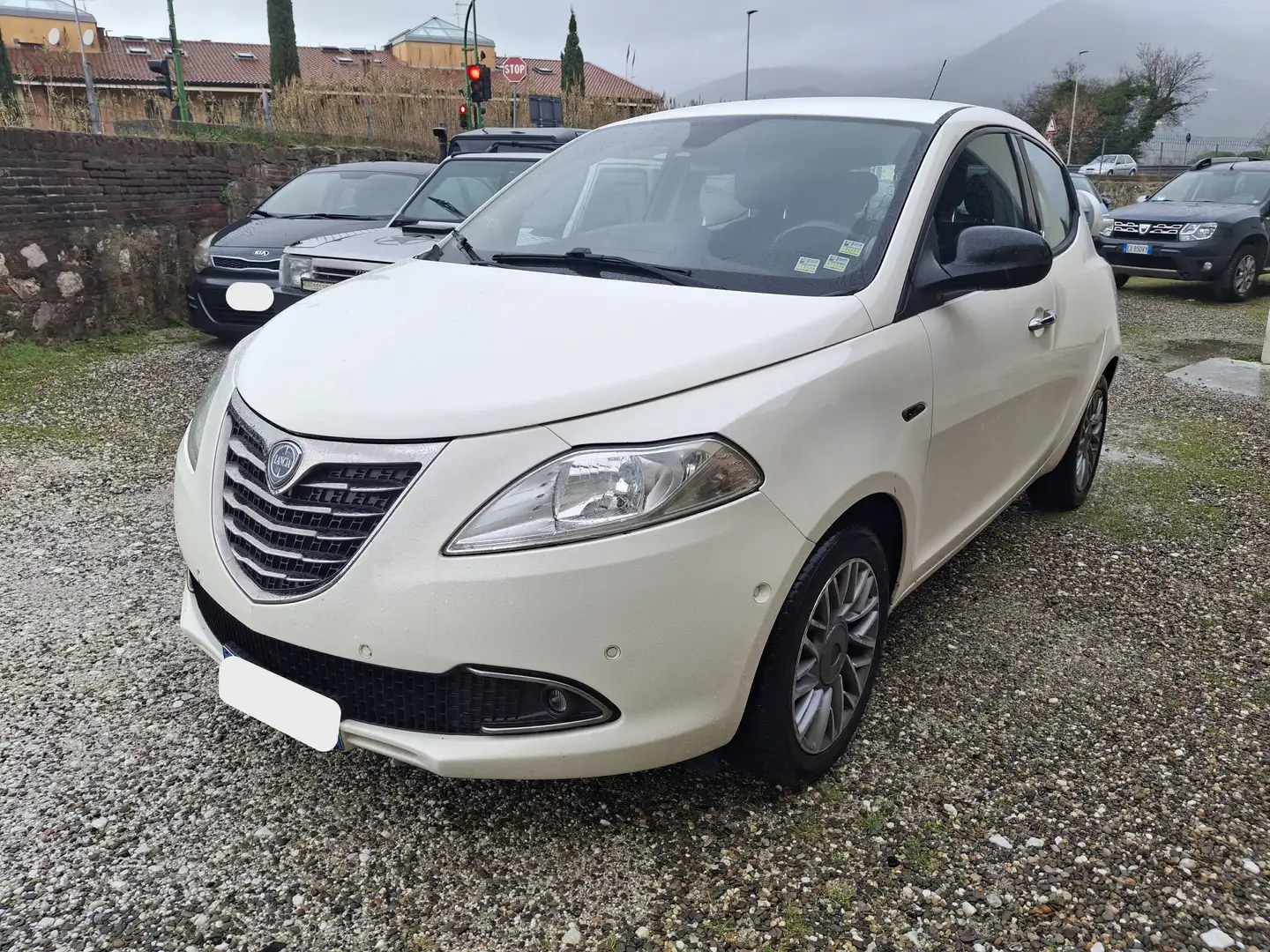 Lancia Ypsilon Ypsilon III 2011 1.2 8v Platinum s Weiß - 1